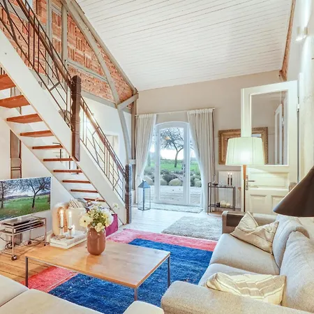 Lovely In With Wifi 別荘